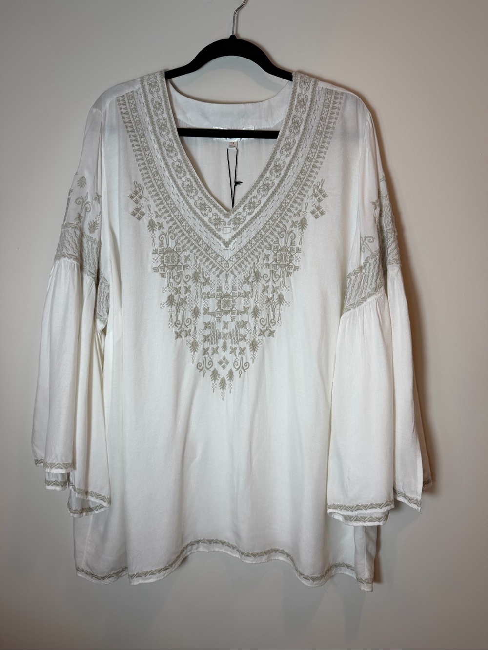 Chelsea & Theodore White Blouse with Beige Embroidery